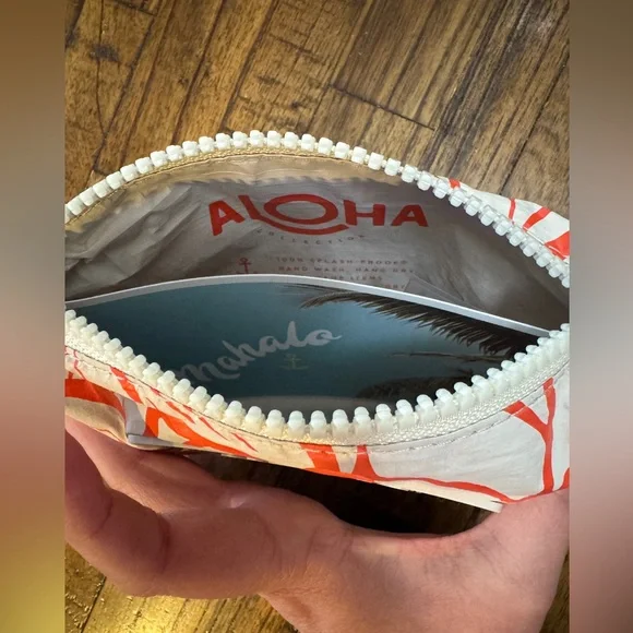 NWT Aloha Collection Backyard Red Haute / Sandstone Mini Pouch - Picture 4 of 5